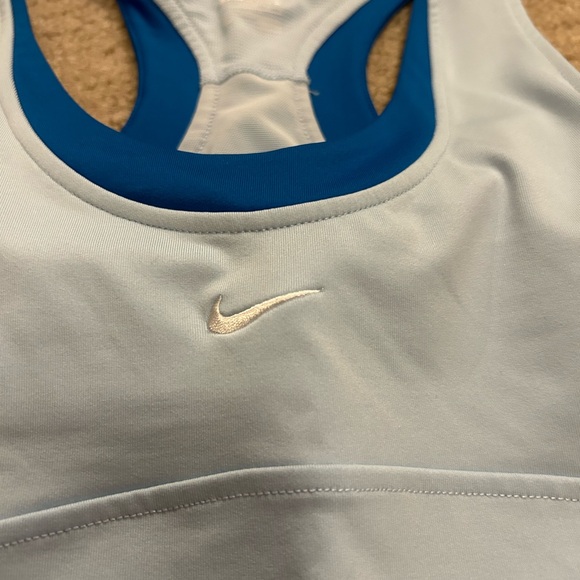 Large Nike Athletic Top - Picture 5 of 5